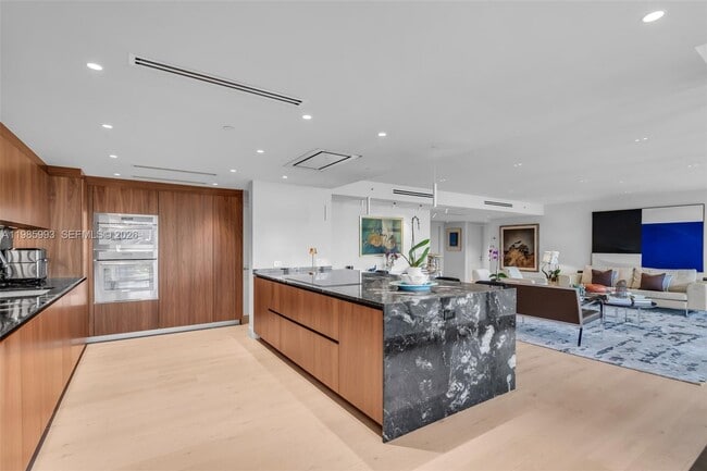 Building Photo - 430 Grand Bay Dr