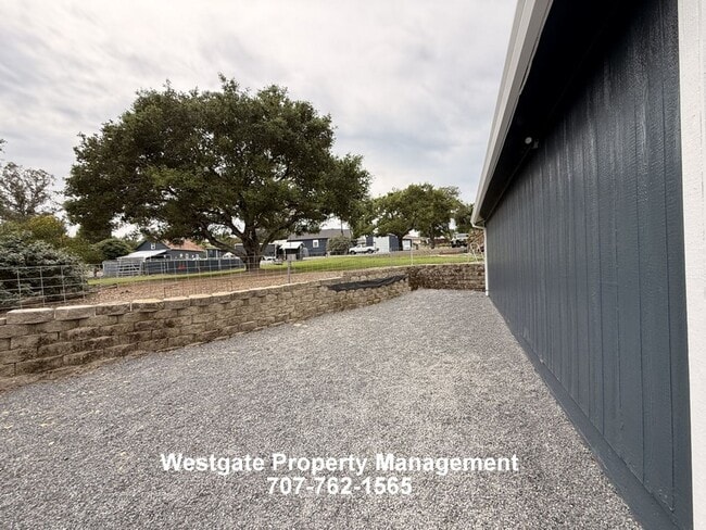 Building Photo - 965 Eastman Ln