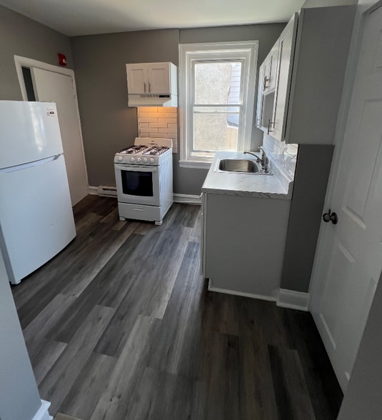 Building Photo - 904 E Tioga St