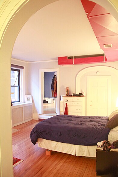 Building Photo - 20 E Eager St