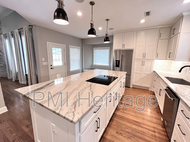 Building Photo - 4416 W Arlington Dr