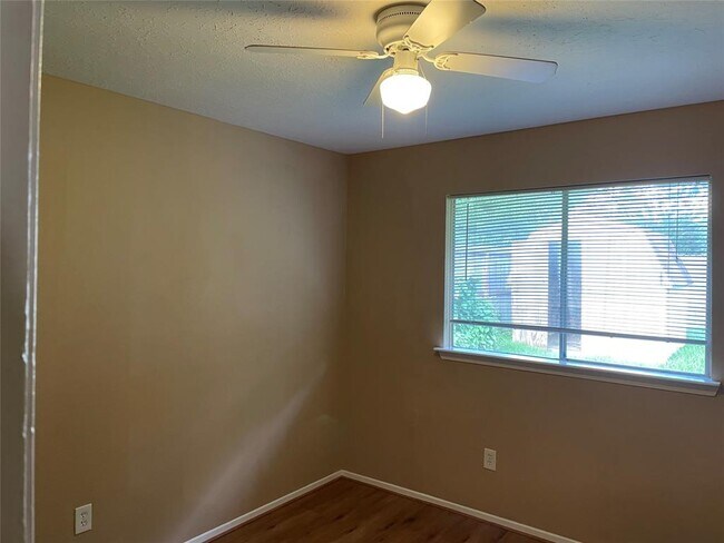 Building Photo - 1011 E Brompton Dr
