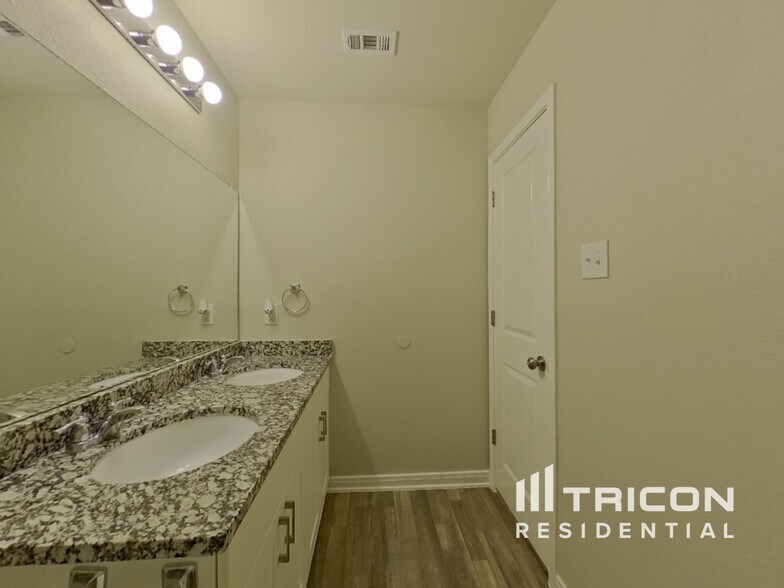 Building Photo - 15569 Taylorcrest Dr