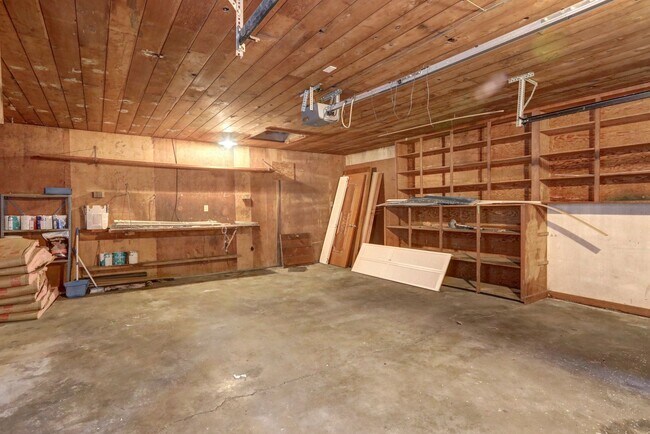 Building Photo - Large Renton Highlands Rambler with Grand ...