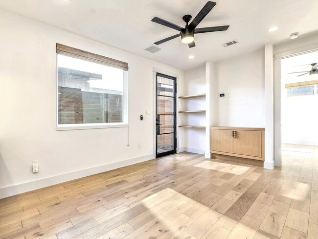 Building Photo - Stylish 2-Bedroom Home with Modern Bathrooms & Private Yard