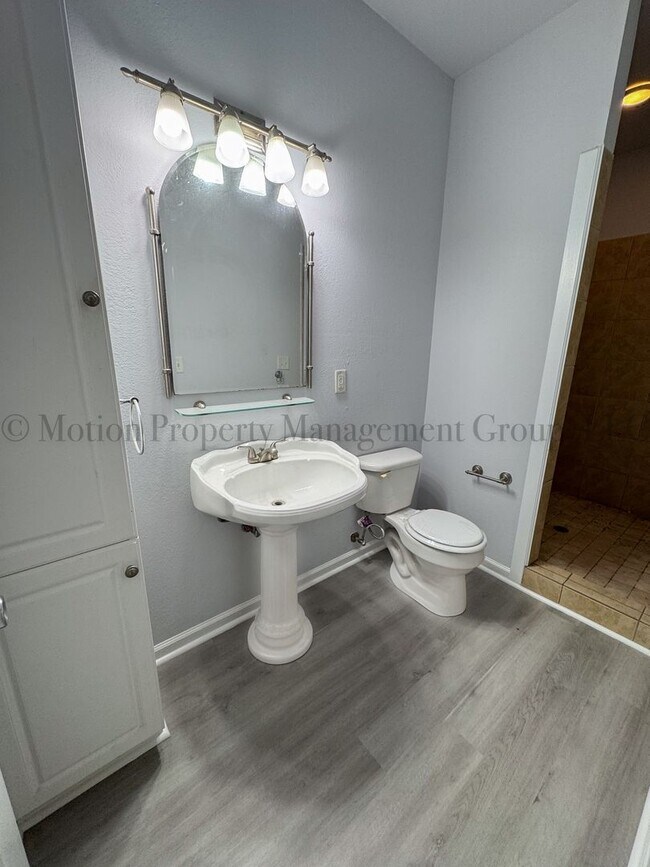 Building Photo - 6916 Northside Dr