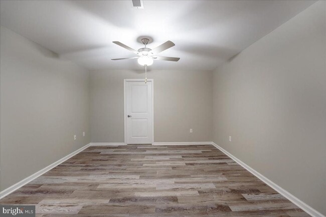 Building Photo - 552 Creek Rd