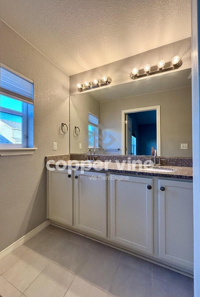 Building Photo - 5189 Thistle Dr