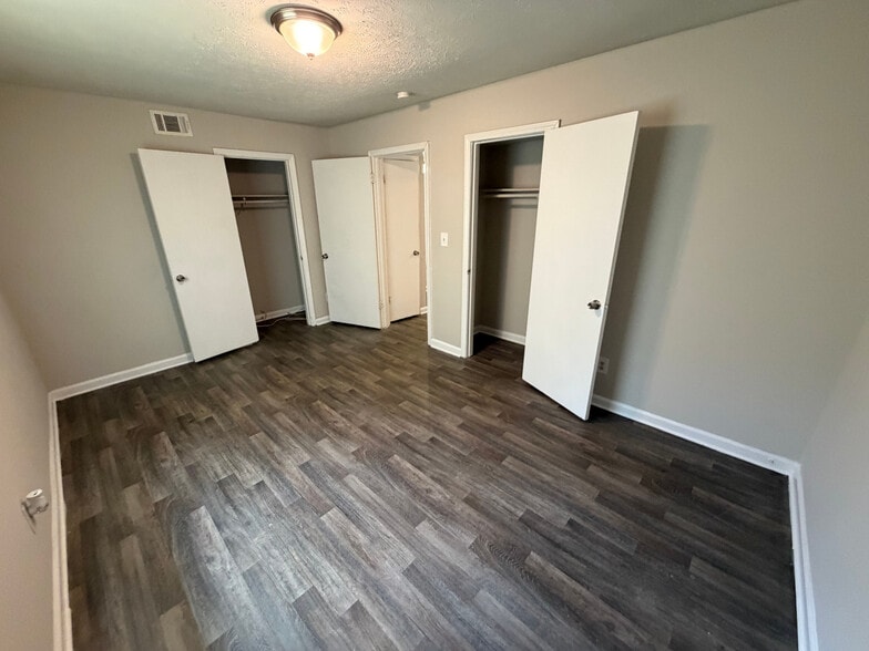 Building Photo - Room in Apartment on Mt Zion Rd