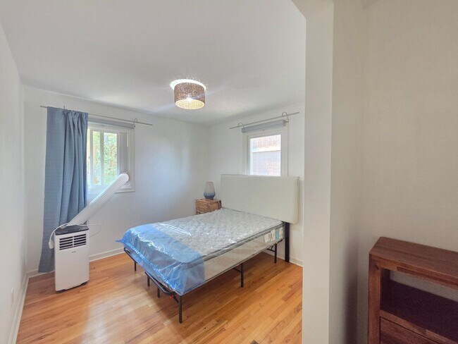 Building Photo - $1,950 - 2 Bed / 1 Bath Fully Furnished Condo in Secure Building in Rockwood/Manito Neighborhood