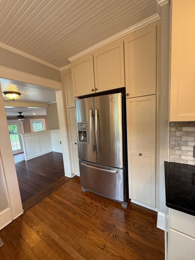 Building Photo - Gorgeous 4 Bed, 3 Bath Haymount Home