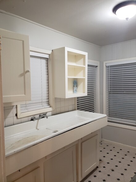 Building Photo - 2739 SE Loop 410