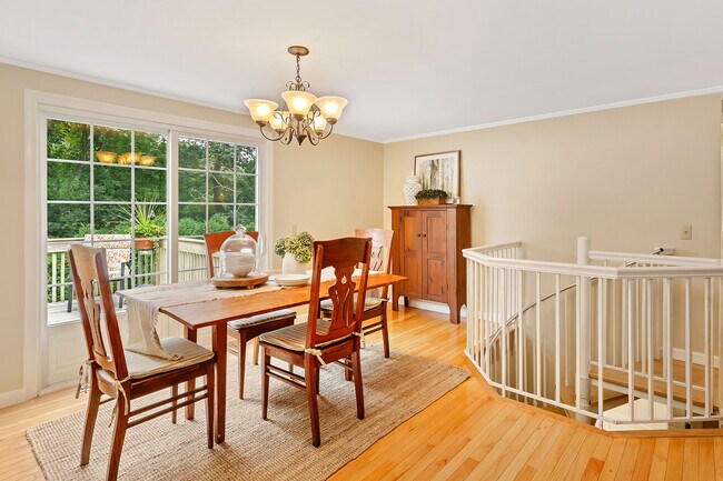 Building Photo - 25 Embassy St