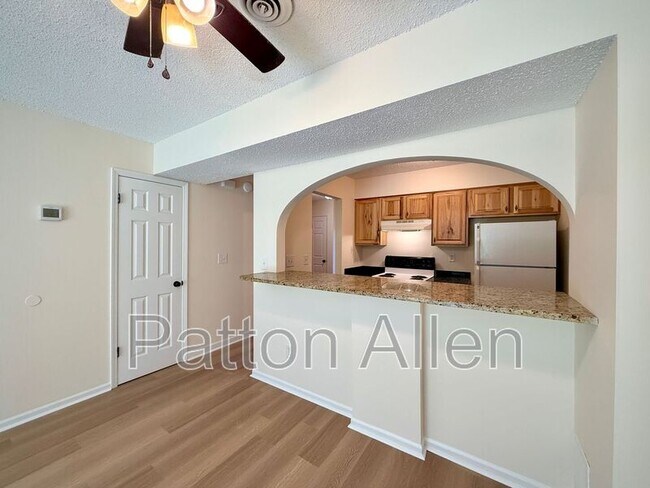 Building Photo - 4 Dawnwood Cir