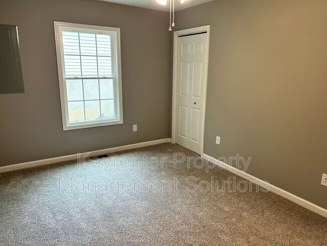 Building Photo - 905 Gardner St