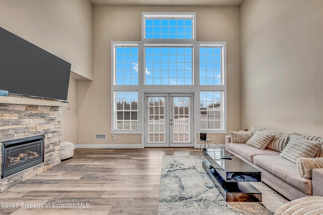 Building Photo - 12 Anna Dr