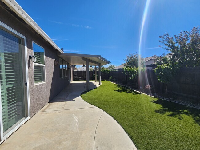 Building Photo - 1160 Brighton Way