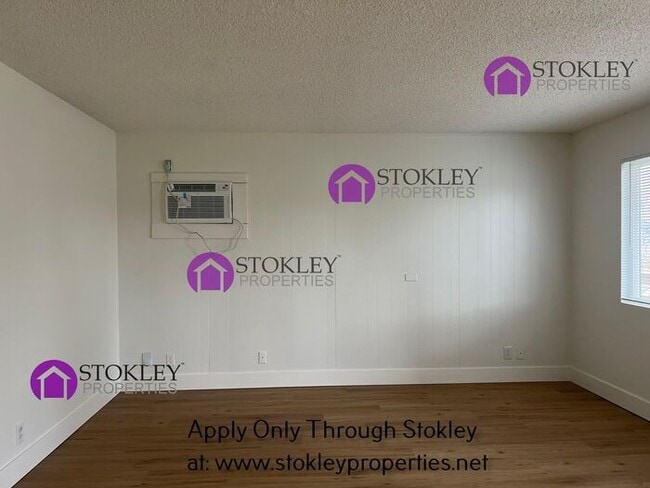 Building Photo - 2405 Applegarth Ln