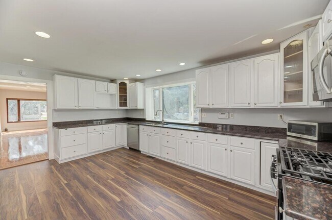 Building Photo - 1400 N 22nd Ave
