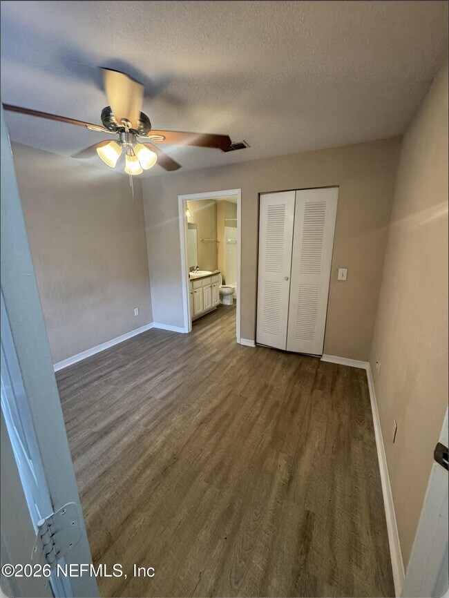 Building Photo - 13703 Richmond Park Dr N