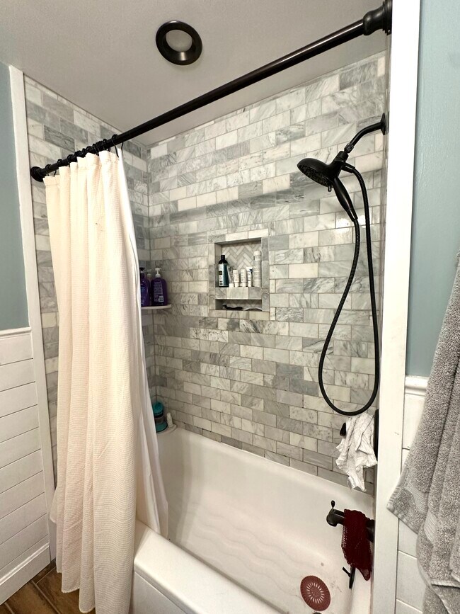 Building Photo - 510 Auburndale Ave