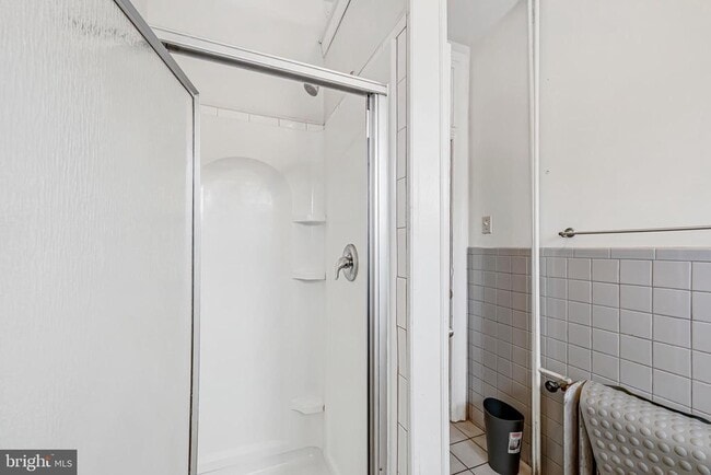 Building Photo - 4011 Pine St