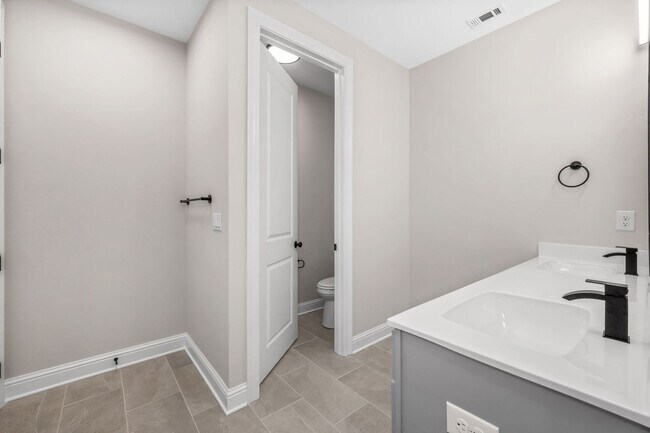 Building Photo - New All Brick 4 Bedroom in Niceville!