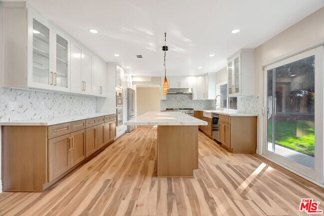 Building Photo - 16608 Park Ln Cir