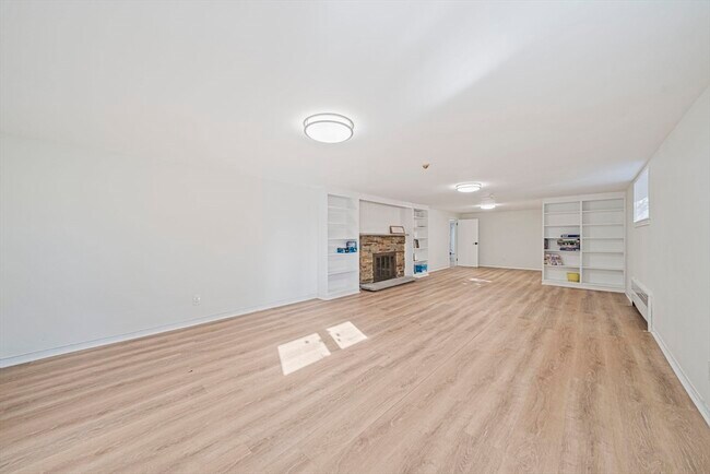 Building Photo - 66 Roosevelt Rd