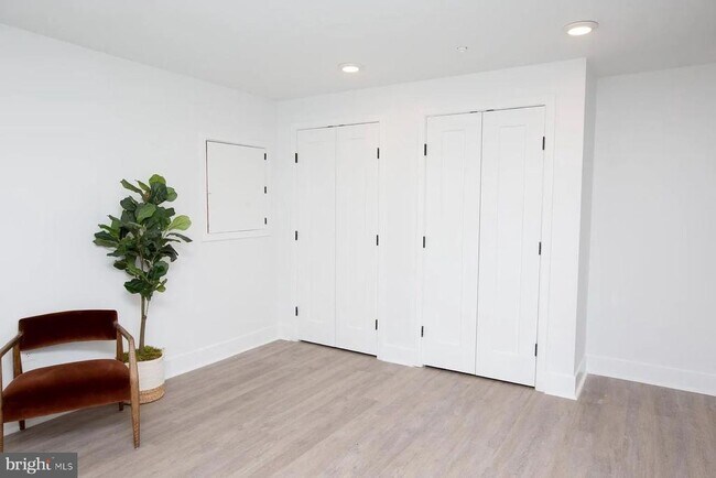 Building Photo - 1742 Fleet St