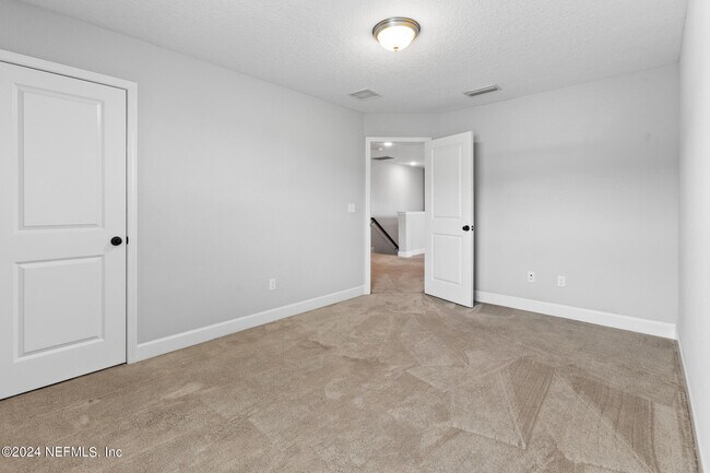 Building Photo - 213 Foxcross Ave