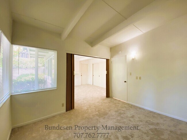 Building Photo - 1303 Hexem Ave