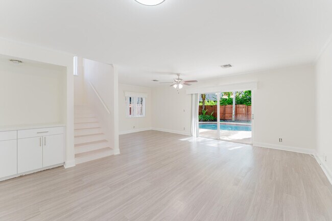 Building Photo - 302 NE 36th St