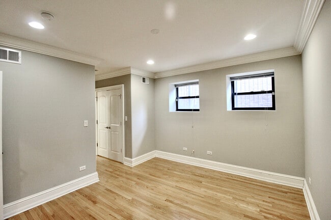 Building Photo - 5528 S Indiana Ave