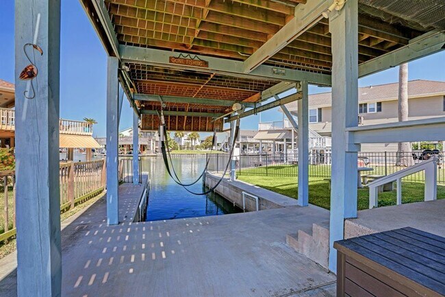 Building Photo - 1134 Tiki Dr