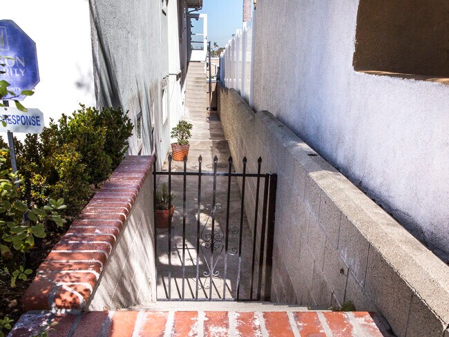 Building Photo - 1131 10th St