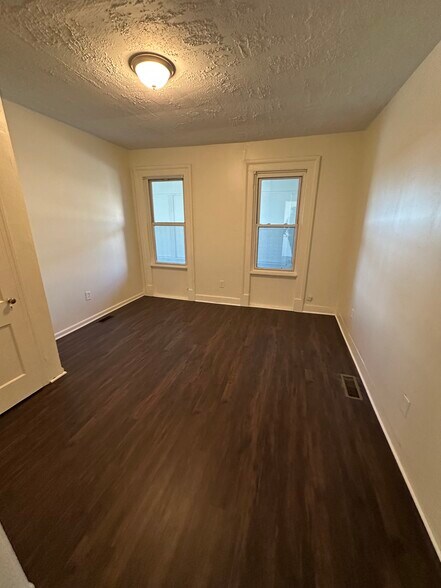 Building Photo - 26 Clarence St