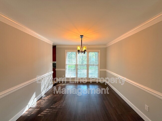 Building Photo - 2321 Heathershire Ln