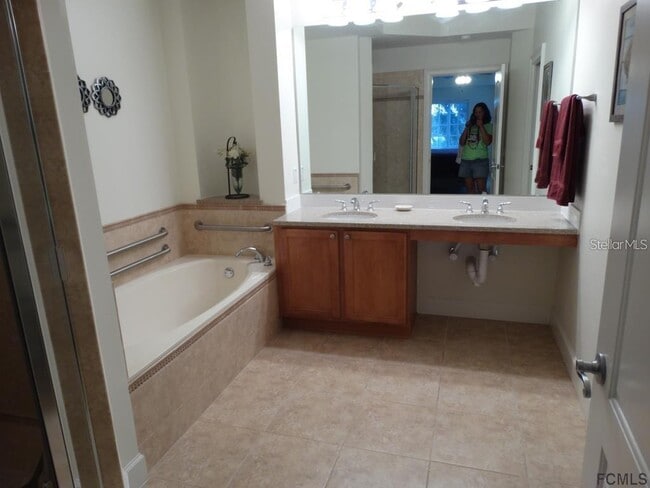 Building Photo - 102 Yacht Harbor Dr