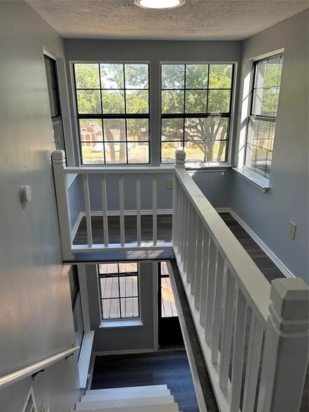 Building Photo - 702 Western Hills Trail