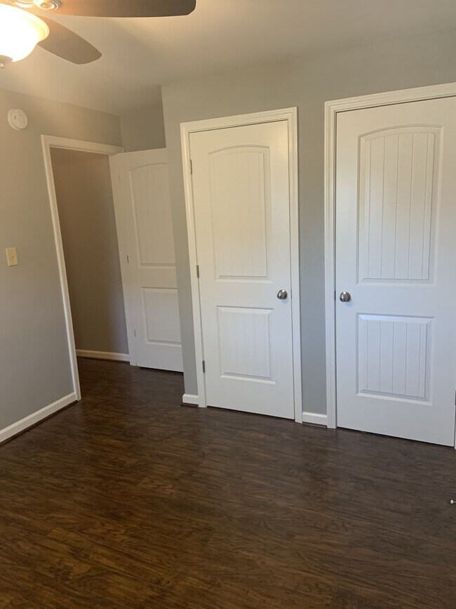 Building Photo - Beautiful updated 2 bedroom and 1 bathroom in Old Southwest Roanoke