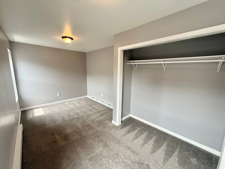 Building Photo - 429 3rd St