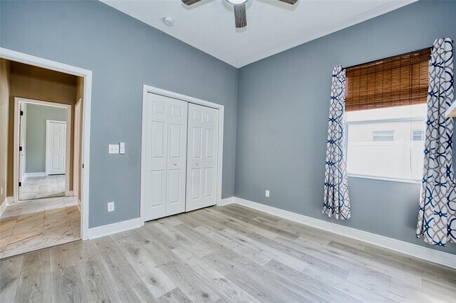 Building Photo - 10513 Palm Cove Ave