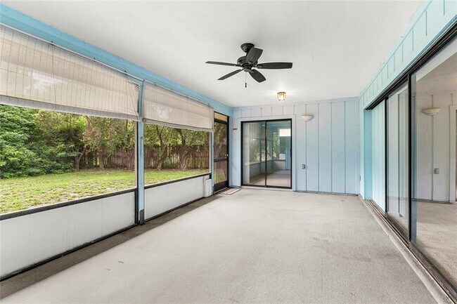 Building Photo - 2041 SE Floresta Dr