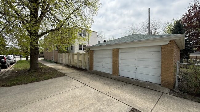 Building Photo - 3658 N Laramie Ave