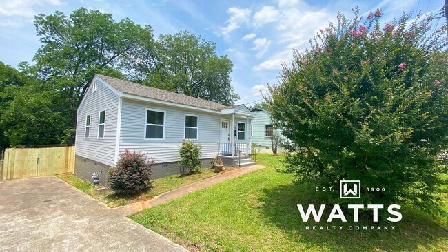 Building Photo - 2-Bed Home in Oakridge Community - Renovated