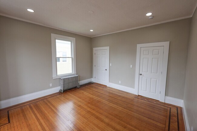 Building Photo - 497 Warren St
