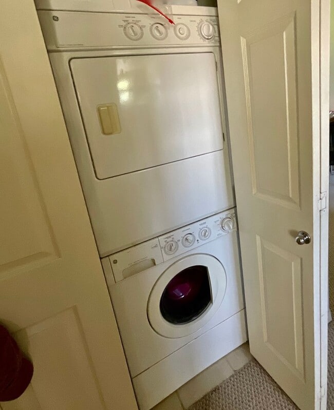 Building Photo - Great Ocean View from this Convenient Nort...