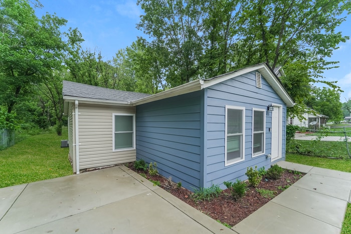 Building Photo - 1033 Gaither Pl NW