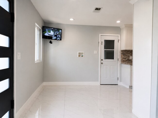 Building Photo - 2516 Fernley Dr